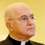 archevêque excommunié Pape