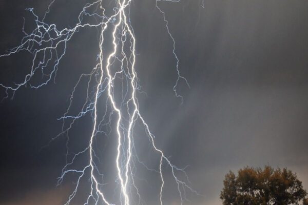 Football Décès jeune arbitre foudroyé