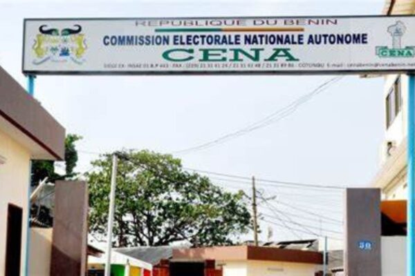 Bénin UPR BR FCBE chef village parti politique