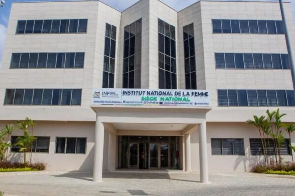 Escroquerie Institut National de la Femme