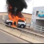 Cotonou : un incendie détruit entièrement un véhicule sur l’avenue Steinmetz