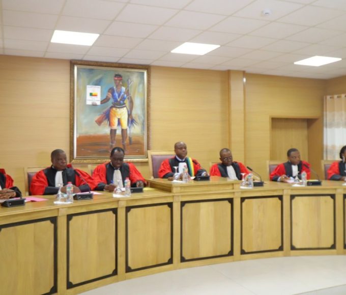 La Cour constitutionnelle a rendu public ce vendredi 24 octobre 2025, l'intégralité de sa décision sur le recours du parti d'opposition Les Démocrates. Cette décision met un terme aux contestations autour de la candidature de Renaud Agbodjo à la présidentielle de 2026.
