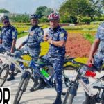 Cotonou : la police expérimente les patrouilles à vélo dans le 5e arrondissement