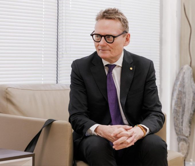 JSEB 2025 : le Prix Nobel James Robinson présent à Cotonou