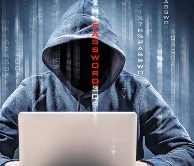 Bénin : un faux aide-soignant jugé pour escroquerie et chantage sur Internet