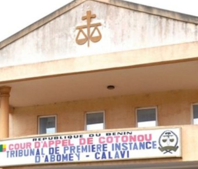 Abomey-Calavi : une femme jugée pour des millions de francs CFA