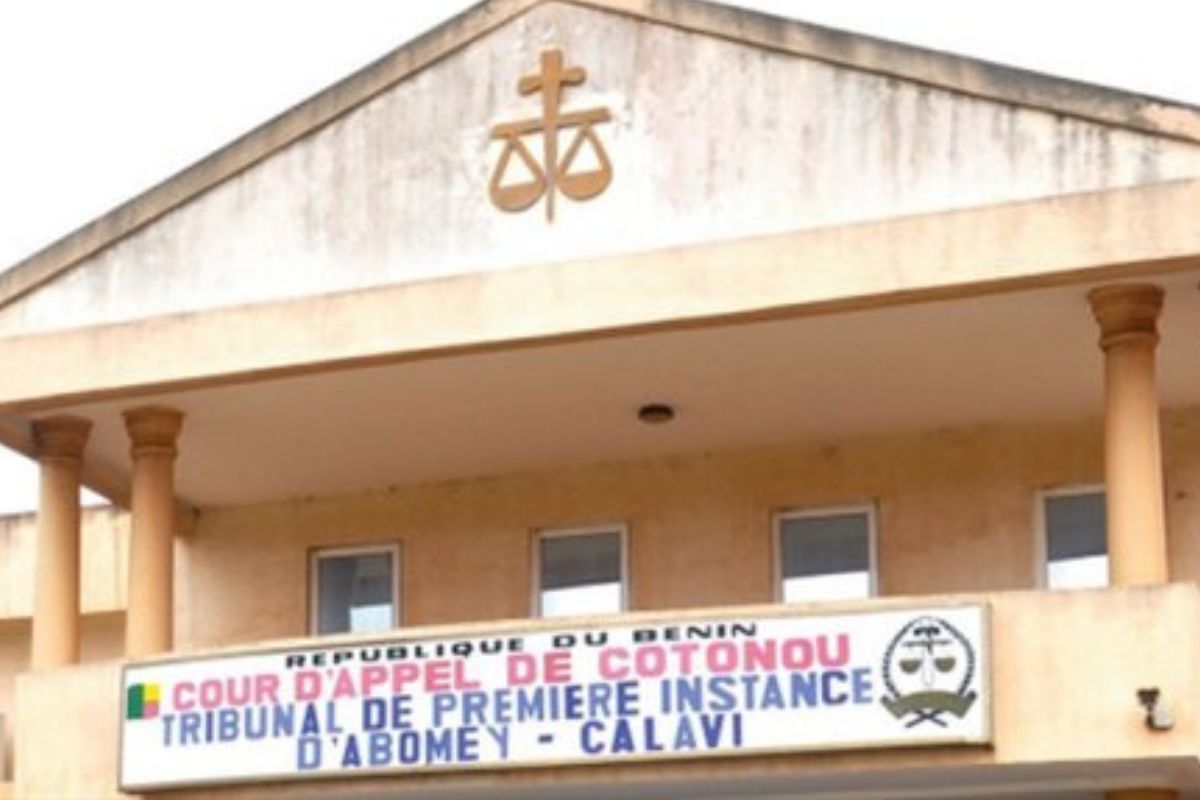 Abomey-Calavi : une femme jugée pour des millions de francs CFA