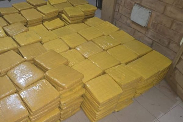 Malanville : 502 plaquettes de drogue saisies sous des sacs de riz